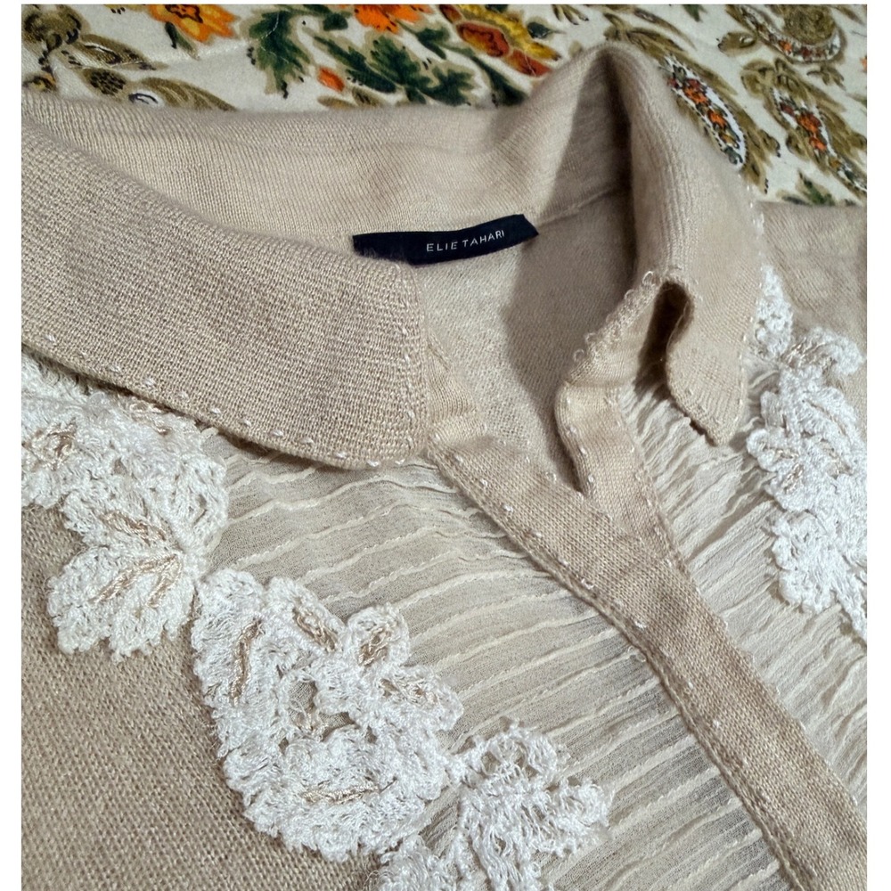 Gorgeous SOFT Elie Tahari Cashmere Silk Lace Trim Polo Sweater Beige Tan M - Picture 2 of 7